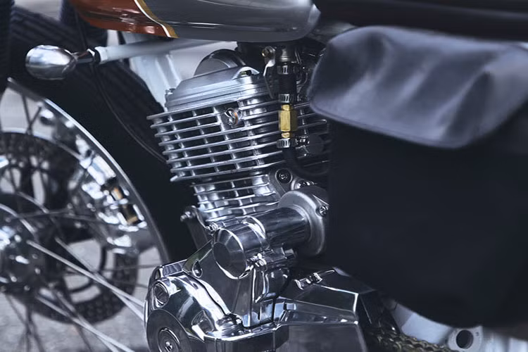 Đáng chú ý nhất là hiệu suất của xe đã được cải thiện. Max bắt đầu bằng việc thay mới khối động cơ 125 cc sang loại 190 cc do nhà sản xuất Trung Quốc cung cấp. Quá trình chuyển đổi không phức tạp khi chỉ phải chế tạo mới các pát động cơ.