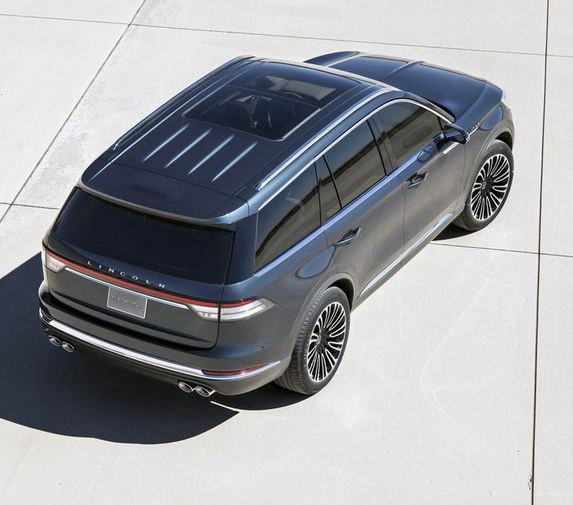 Giới thiệu tại triển lãm lần này, hãng xe sang Licoln cho biết, Aviator sẽ sử dụng động cơ xăng tăng áp kép. Nhiều khả năng Aviator sẽ được trang bị động cơ V6 EcoBoost 2.7 hoặc 3.0l. Aviator cũng là mẫu xe đầu tiên của Lincoln được trang bị hệ động lực hybrid với khả năng sạc pin từ nguồn ngoài (plug-in hybrid – PHEV).