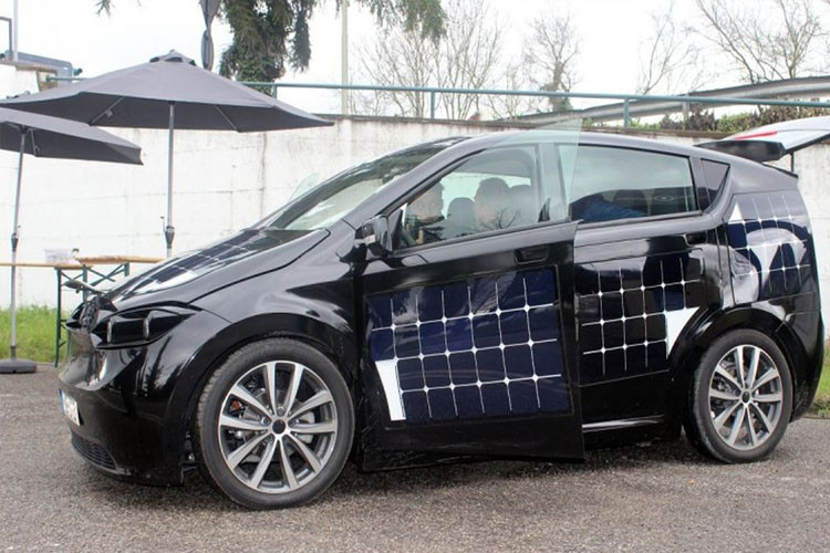 Ý tưởng về ôtô chạy năng lượng mặt trời không phải là lần đầu tiên được đưa ra. Tuy nhiên việc lên dây chuyền sản xuất thương mại hàng loạt tưởng như không thực tế lại được Sono Motors - Công ty khởi nghiệp của Đức dự kiến sẽ thực hiện trong thời gian tới.