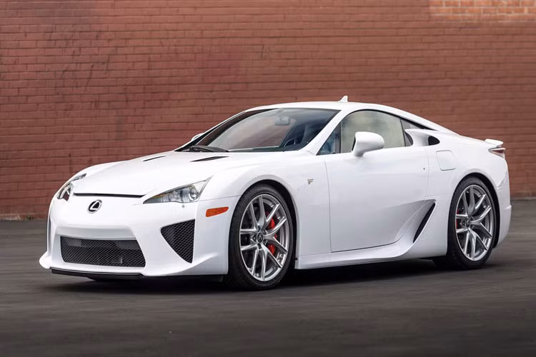 Đây là một trong 500 chiếc xe LFA được Lexus sản xuất giới hạn trong khoảng thời gian ngắn từ năm 2010 - 2012. LFA được biết đến là mẫu siêu xe đầu tiên của thương hiện Lexus chính vì thế đợt đấu giá sắp tới hứa hẹn sẽ thu hút nhiều tín đồ mê xe của thương hiệu này.