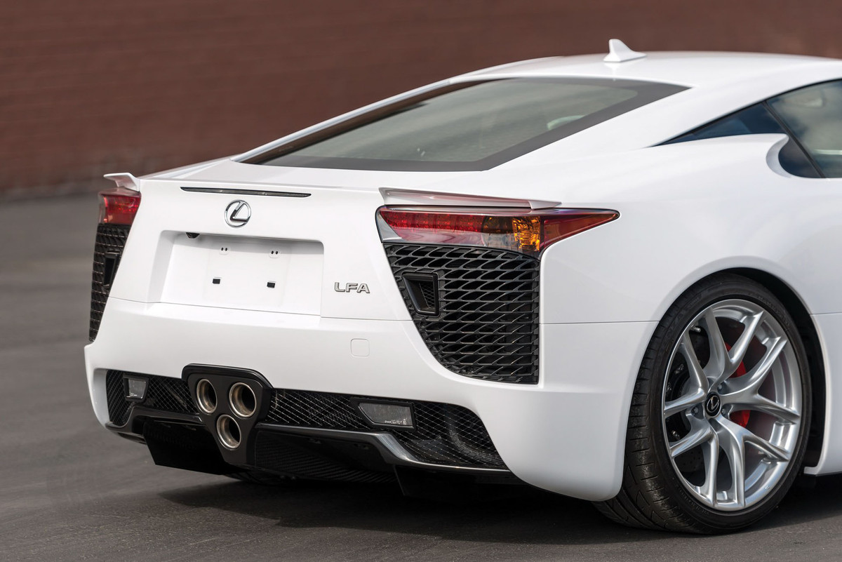 Lexus LFA là chiếc xe thể thao dòng hiệu suất cao ''F'' của Lexus sau chiếc IS F.