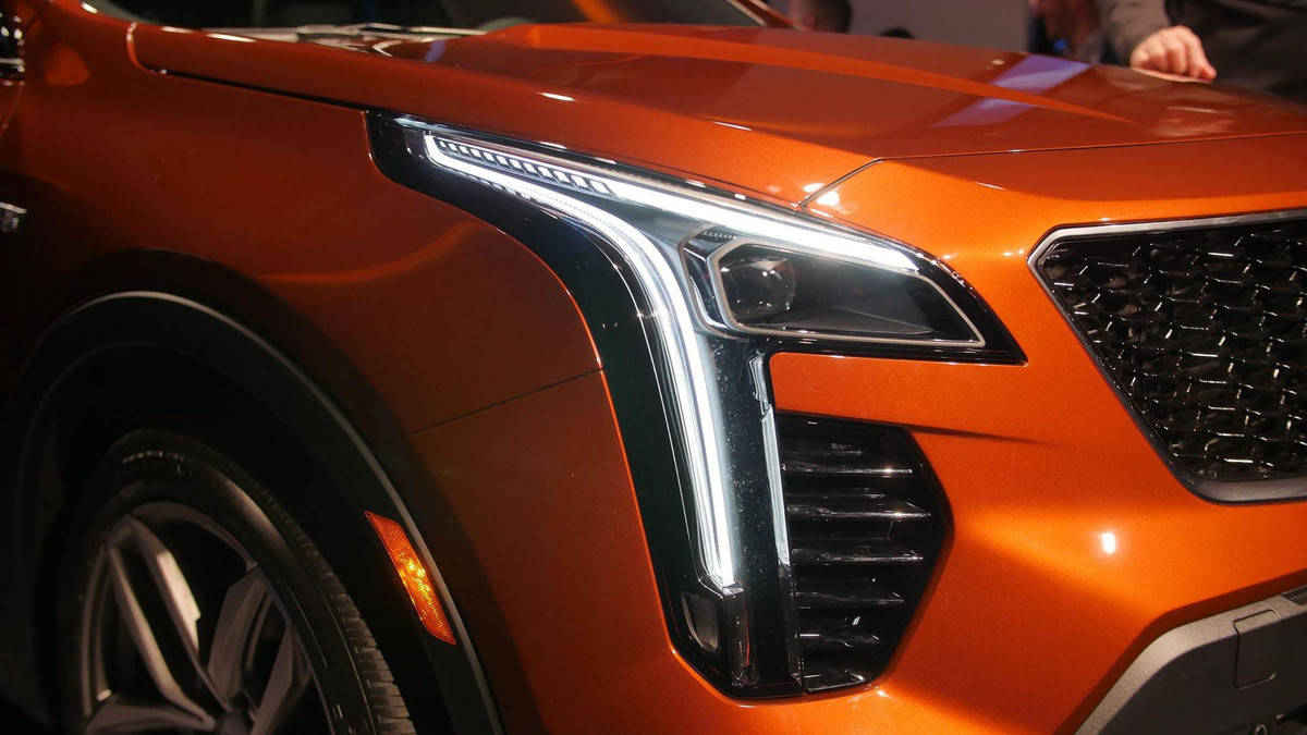 Cận cảnh đèn pha LED hình chữ ''Y'' độc đáo.