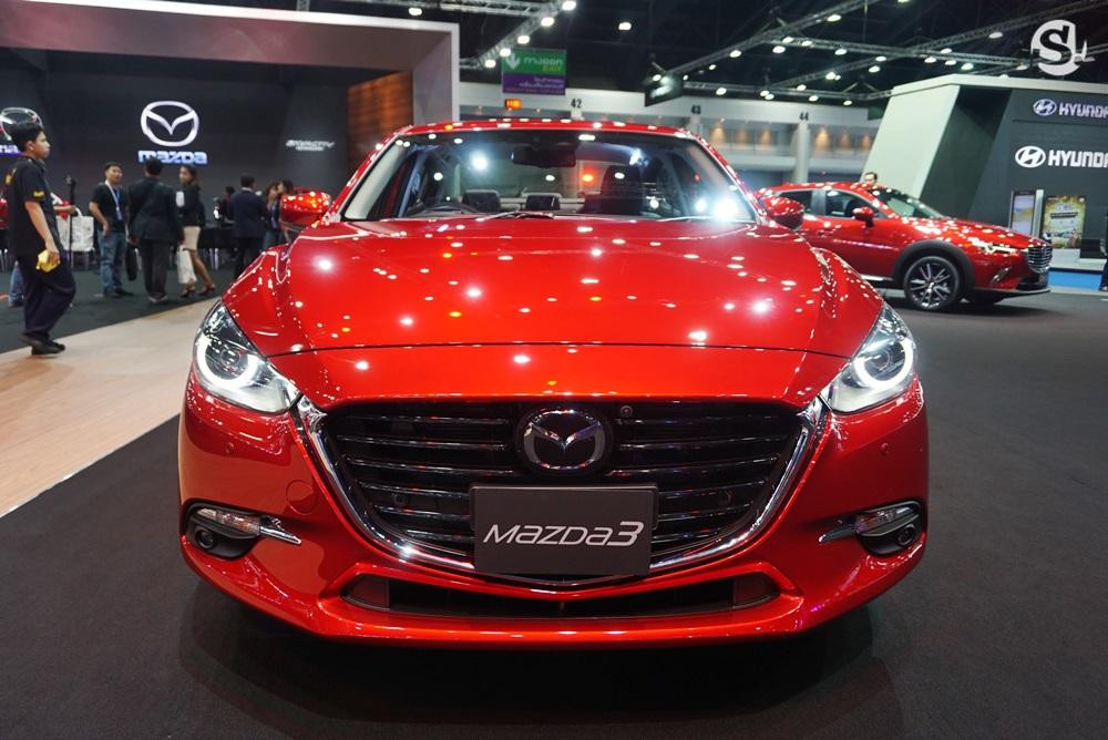 Mẫu xe Mazda3 phiên bản 2018 tại thị trường Thái Lan dao động từ 857.000 - 1.149.000 Baht (tương đương 626 - 839 triệu đồng). Mức giá này tăng nhẹ so với phiên bản cũ trước đó ở Thái Lan.