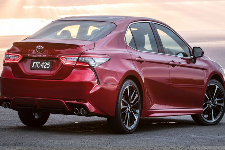 Camry thế hệ thứ 8 được Toyota sử dụng nền tảng khung gầm toàn cầu mới TNGA (Toyota New Global Architecture) có độ cứng tăng 30% so với thế hệ trước.