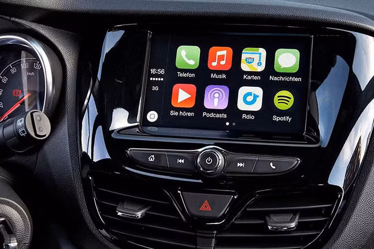 Hệ thống thông tin giải trí của Opel Karl Rocks là radio FM/AM/MP3, 4 loa, kết nối USB và Bluetooth.