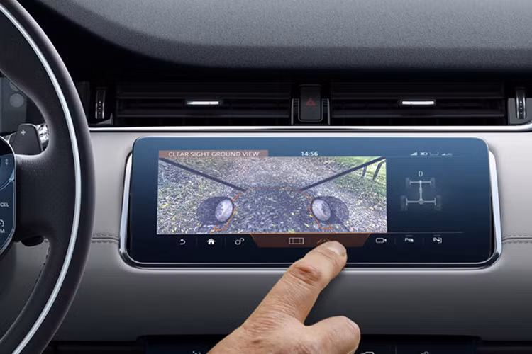 Công nghệ Ground View rất hiện đại. Hệ thống này cho phép nhìn thấy hình ảnh ngay dưới đầu xe, giúp quan sát 180 độ chi tiết. Công nghệ này được Land Rover giới thiệu từ năm 2014.