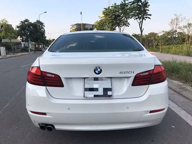 Cụm đèn hậu được tạo hình sắc nét hơn so với những phiên bản trước đó.