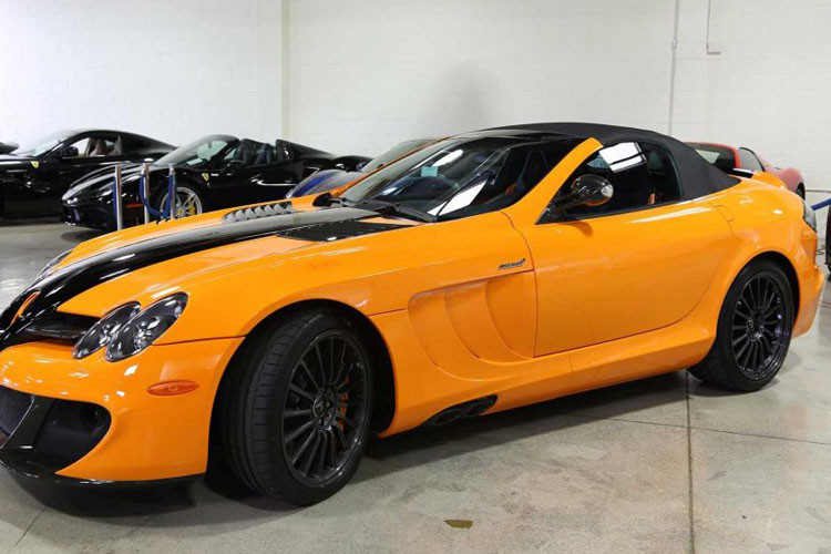 Mẫu siêu xe Mercedes-Benz SLR McLaren được trình làng lần đầu tại triển lãm Frankfurt, Đức vào năm 2003. Và... chỉ có 6 chiếc Mercedes-Benz SLR McLaren Edition Roadster được sản xuất trên toàn thế giới. Trong đó, chiếc mang bộ áo cam lại có duy nhất một chiếc này.