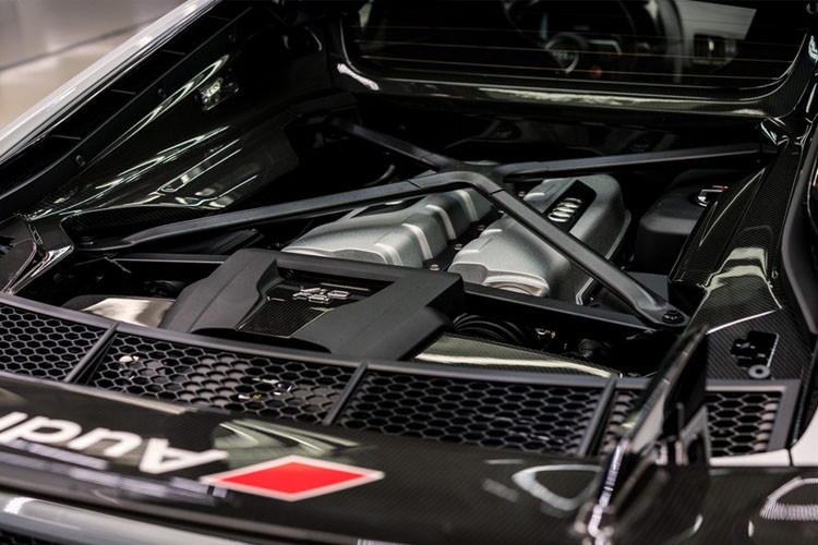 Các thông số về động cơ xe vẫn đang là ẩn số. Tuy nhiên nhiều dự đoán, phiên bản này sẽ sở hữu động cơ mạnh hơn nguyên bản R8 V10 trước đó.