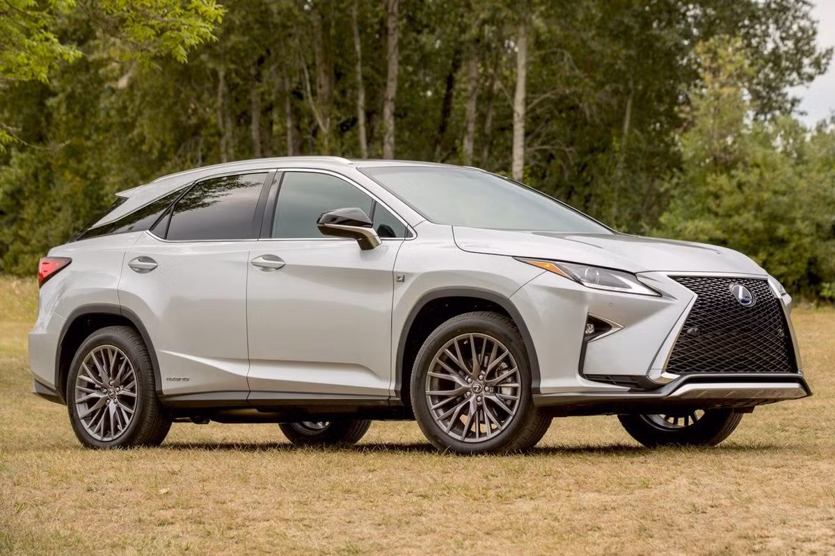 Theo một số nguồn tin tiết lộ, Lexus RX 450h 2018 được bán với giá từ 46.690 USD (bao gồm phí vận chuyển), rẻ hơn 7.340 USD so với năm ngoái.