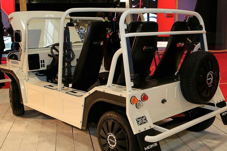 Hệ thống đĩa phanh ở phía trước và phanh tang trống ở phía sau, kết hợp hệ thống treo độc lập ở 4 bánh. Bánh trước/sau của xe bằng nhau với thông số 175/60R14.