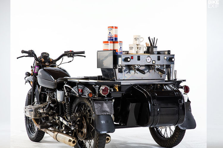 Được biết, hệ thống pha cà phê La Marzocco còn có giá đắt hơn cả chiếc xe môtô 3 bánh Ural.