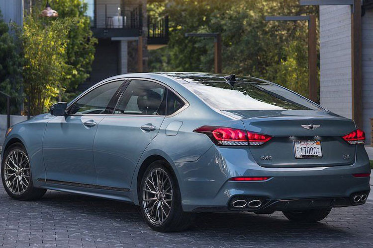 Giá xe Genesis G80 2019 cho bản 3.8l rẻ tiền nhất là từ 42.050 USD (tương đương khoảng 982,1 triệu đồng).