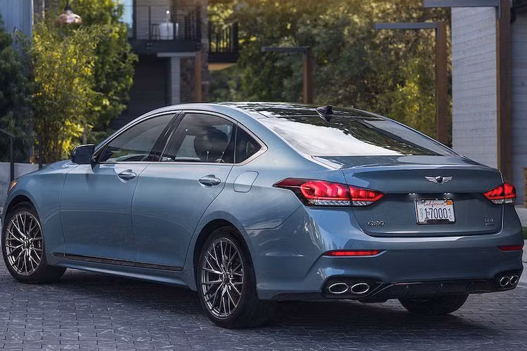 Giá xe Genesis G80 2019 cho bản 3.8l rẻ tiền nhất là từ 42.050 USD (tương đương khoảng 982,1 triệu đồng).