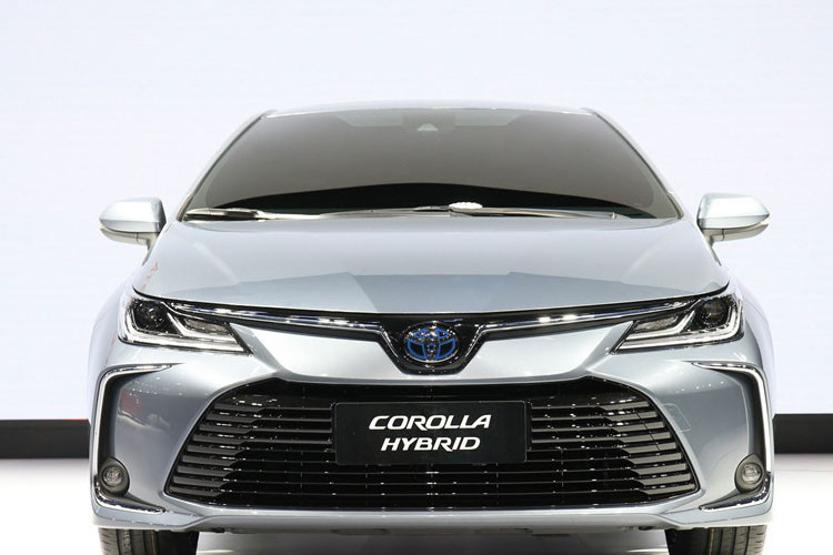 Giống với các model Corolla khác, bản sedan sử dụng nền tảng kiến trúc toàn cầu TNGA của Toyota. Model cho thị trường Trung Quốc có kích thước dài x rộng x cao là 4.640 x 1.780 x 1.435 mm với chiều dài cơ sở là 2.700 mm.