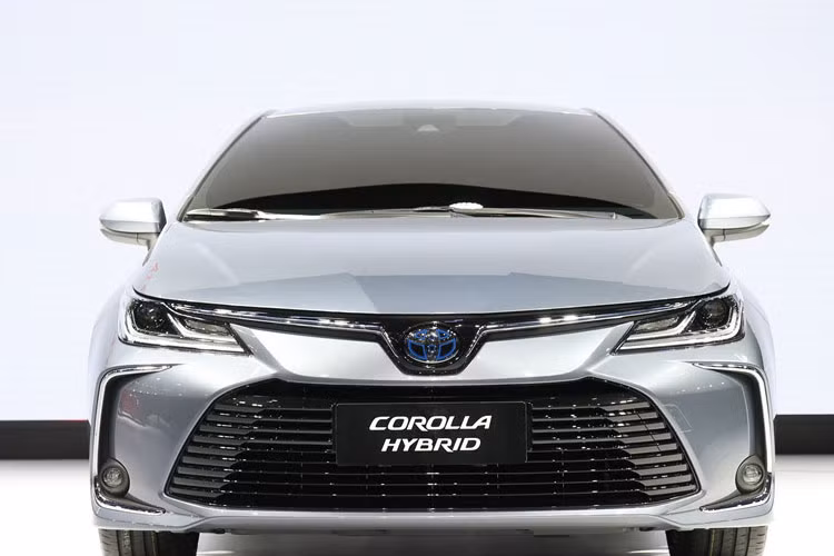 Giống với các model Corolla khác, bản sedan sử dụng nền tảng kiến trúc toàn cầu TNGA của Toyota. Model cho thị trường Trung Quốc có kích thước dài x rộng x cao là 4.640 x 1.780 x 1.435 mm với chiều dài cơ sở là 2.700 mm.
