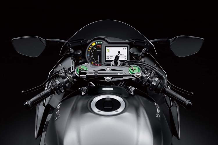 Đặc biệt, phiên bản 2019 được hãng xe máy Kawasaki trang bị lớp sơn với công nghệ ''tự chữa lành'' đối với những vết xước nhỏ khi đặt xe trong điều kiện môi trường thích hợp.