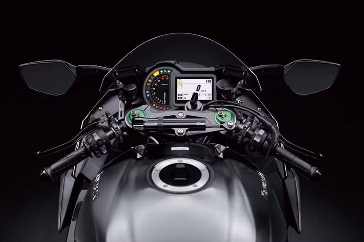 Đặc biệt, phiên bản 2019 được hãng xe máy Kawasaki trang bị lớp sơn với công nghệ ''tự chữa lành'' đối với những vết xước nhỏ khi đặt xe trong điều kiện môi trường thích hợp.