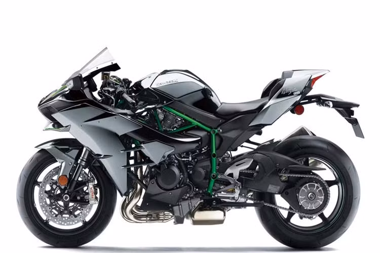 Xe sẽ được trang bị lốp Bridgestone RS11 và các kẹp phanh Brembo Stylema mới ra mắt trên Ducati Panigale V4, giúp giảm sức nóng lên đĩa phanh.