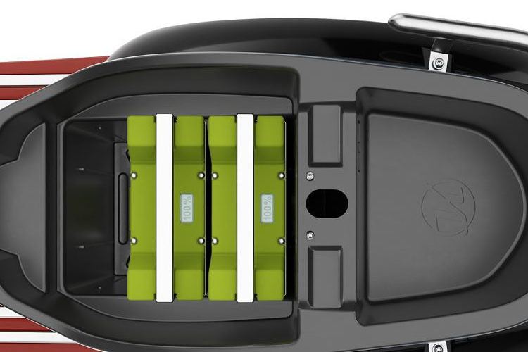 Cốp xe có không gian rộng. Xe điện Kumpan 1954 Ri S từ 10.470 USD (khoảng 243 triệu đồng).