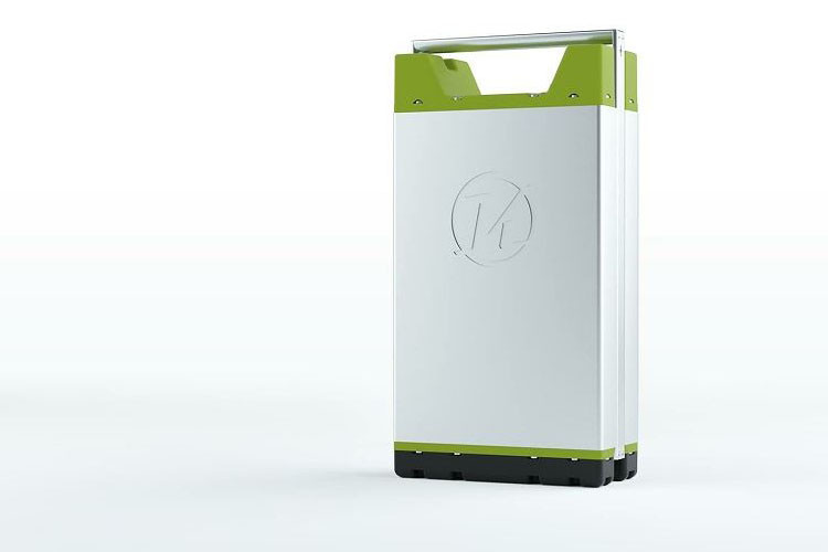 Xe được trang bị động cơ điện công suất cực đại 7kW (tương đương 9,3 mã lực). Khối pin của Kumpan 1954 Ri S là loại Lithium-ion 51V dung lượng 1,479kWh. Mỗi lần sạc xe đi được 62km khi sử dụng chạy hết công suất ở tốc độ 100km/h, nếu xe chỉ trang bị một khối pin.