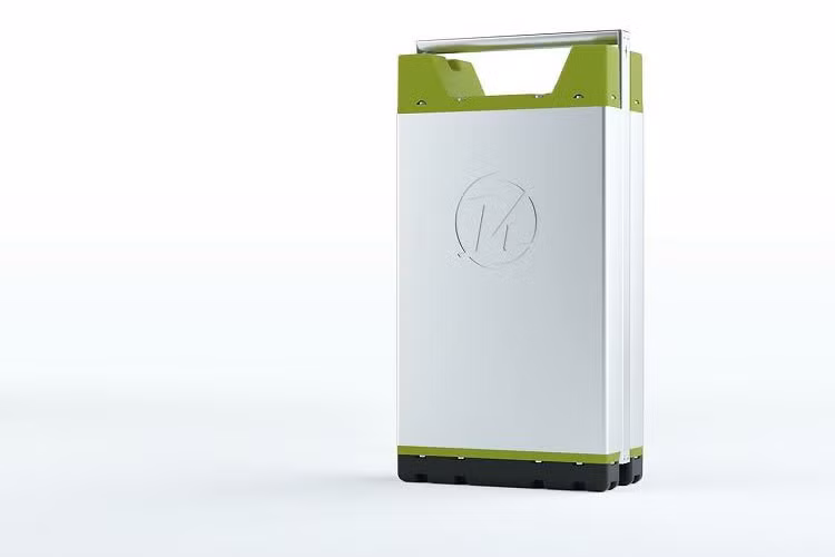 Xe được trang bị động cơ điện công suất cực đại 7kW (tương đương 9,3 mã lực). Khối pin của Kumpan 1954 Ri S là loại Lithium-ion 51V dung lượng 1,479kWh. Mỗi lần sạc xe đi được 62km khi sử dụng chạy hết công suất ở tốc độ 100km/h, nếu xe chỉ trang bị một khối pin.