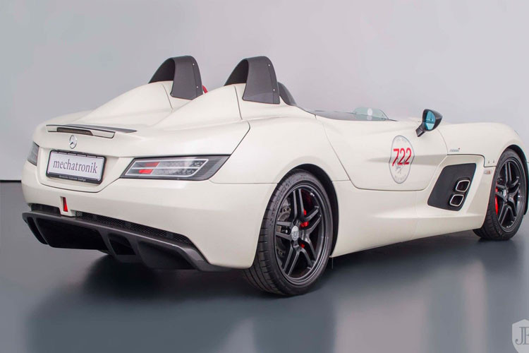 Siêu xe Mercedes-Benz SLR McLaren Stirling Moss 2009 được phát triển dựa trên những chiếc xe Công thức 1 giữa Mercedes và McLaren để cạnh tranh với Porsche Carrera GT và Ferrari Enzo.