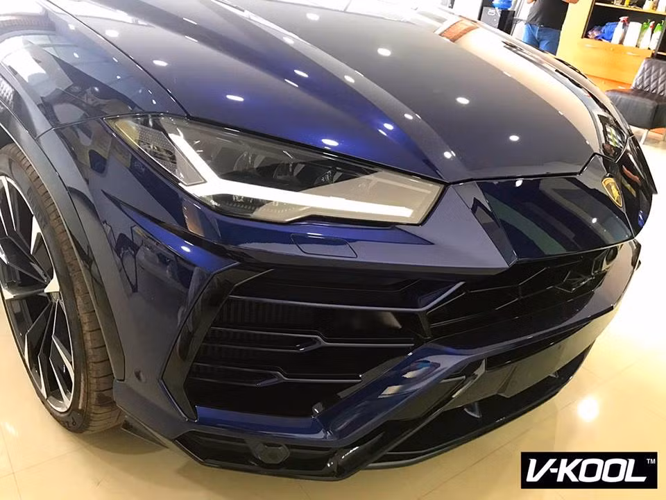 Ngoài màu sắc có phần độc lạ thì chiếc siêu SUV Lamborghini Urus tại Lào dường như vẫn giữ thiết kế nguyên bản.