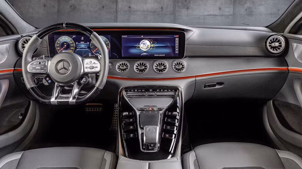 Nội thất cao cấp hiện đại với nhiều tiện nghi mới được trang bị.