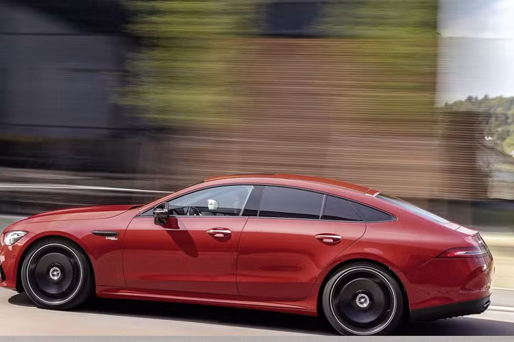 Xe trang bị động cơ 6 xy-lanh 3,0 lít tăng áp tương tự GT 53 nhưng hiệu suất thấp hơn.