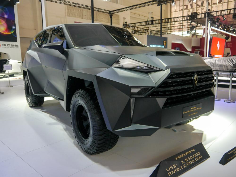 Sở dĩ có giá đắt như vậy bởi mẫu siêu xe Karlmann King có đầy đủ các trang bị tùy chọn kể cả thân xe bọc thép chống đạn cùng với đó là những tiện nghi xa xỉ bên trong.
