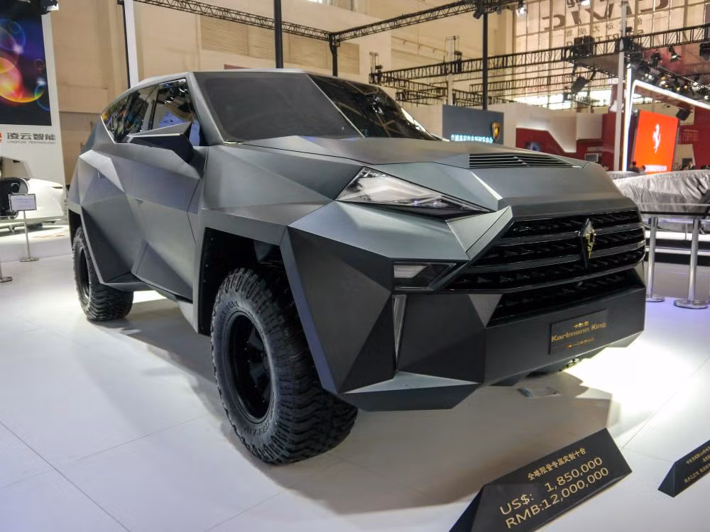 Sở dĩ có giá đắt như vậy bởi mẫu siêu xe Karlmann King có đầy đủ các trang bị tùy chọn kể cả thân xe bọc thép chống đạn cùng với đó là những tiện nghi xa xỉ bên trong.