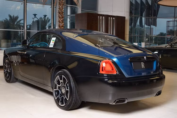 Chiếc xe Rolls-Royce Black Badge Wraith Adamas 2019 mới này có màu sơn Morpheus đặc biệt hiện đang được trưng bày tại Abu Dhabi.