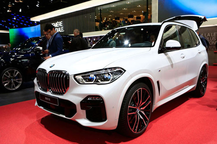 Sau khi được giới thiệu hồi đầu tháng 6/2018, BMW đã chính thức giới thiệu chiếc SUV X5 2019 của mình tại Paris Motor Show 2018. Thế hệ thứ 4 của chiếc SUV đầu bảng nhà BMW sẽ có mặt tại các đại lý bắt đầu từ tháng 11/2018.