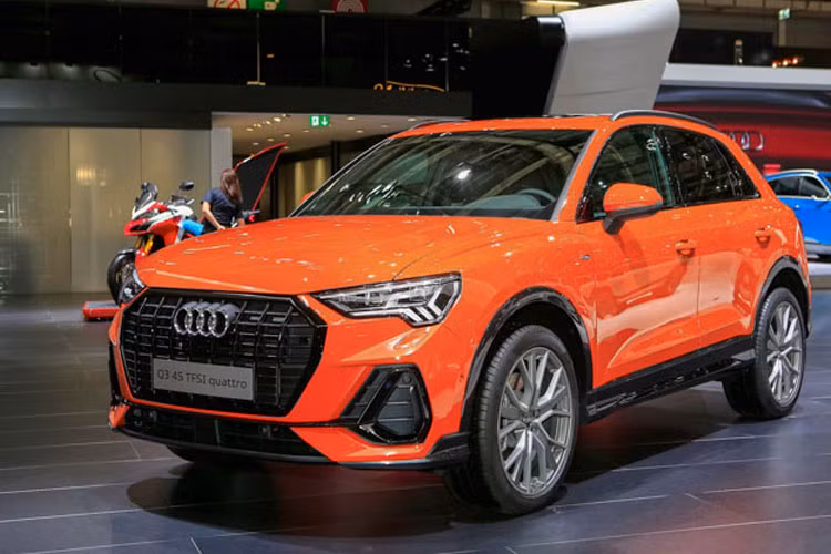 Thế hệ thứ 2 của chiếc SUV cỡ nhỏ Audi Q3 được chính thức giới thiệu tại Paris Motor Show với loạt nâng cấp về thiết kế ngoại thất lẫn nội thất bên trong. Audi Q3 sẽ cạnh tranh với các đối thủ đồng hương như Mercedes-Benz GLA, BMW X1, Lexus UX hay Volvo XC40.