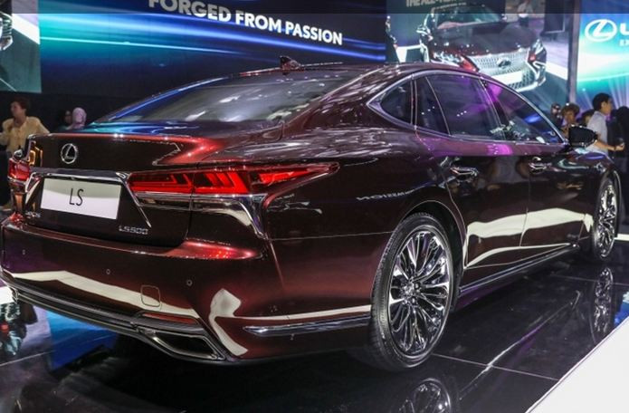 Đuôi xe cũng có thiết kế không khác nhiều so với các phiên bản trước.