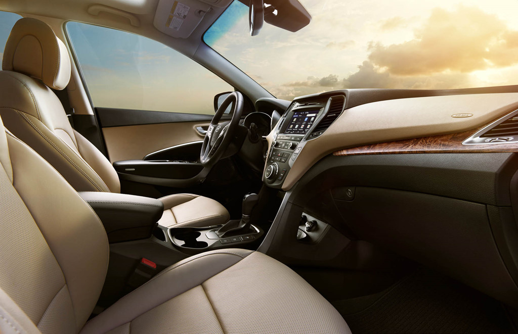 Nội thất cũng có nhiều trang bị mới hiện đại hơn nhiều.