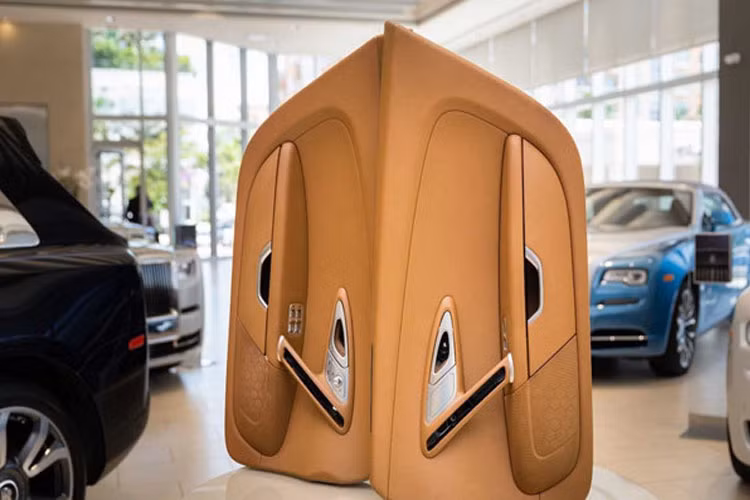 Màu sắc của các linh kiện, nội thất vẫn được giữ nguyên bản và còn mới cứng đúng như lời giới thiệu.