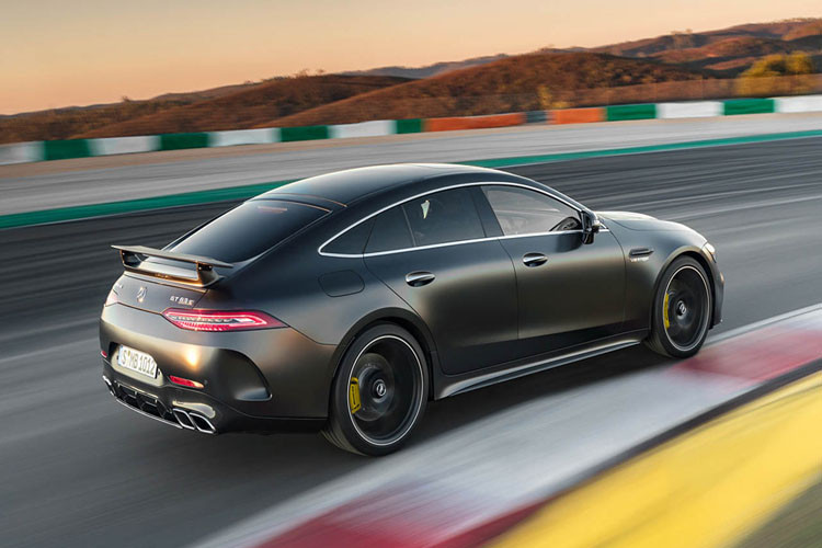 Tuy nhiên chiếc Mercedes-AMG GT 63 S 4MATIC+ 4 cửa vừa xác lập kỷ lục này đã được trang bị tùy chọn lốp Michelin Pilot Sport Cup 2...
