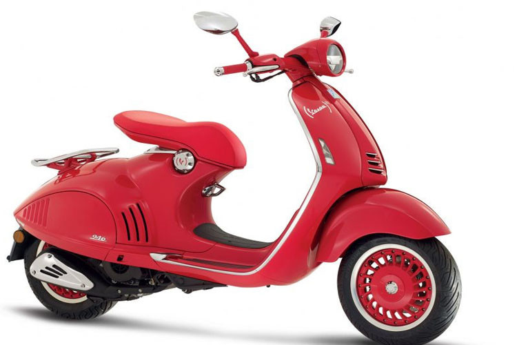 Ba phiên bản xe mới này gồm có Vespa 946, Sprint Carbon và Sei Giorni.