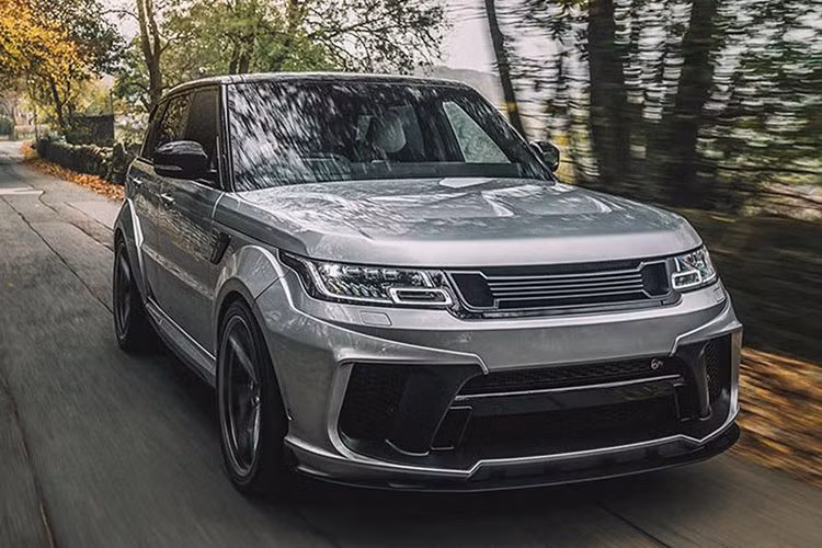 Bản độ này có tên gọi đầy đủ là Range Rover Sport SVR “Pace Car First Edition” 2019. Với gói độ nội - ngoại thất của Kahn Design chiếc SUV hiệu năng cao Anh Quốc Range Rover Sport SVR 2019 trở nên nổi bật hơn.