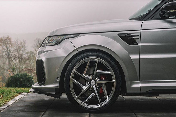 Để phù hợp hơn với bộ mâm này, hãng độ cũng sử dụng lốp thành mỏng bất chấp sự ảnh hưởng đến khả năng vượt địa hình của xe.