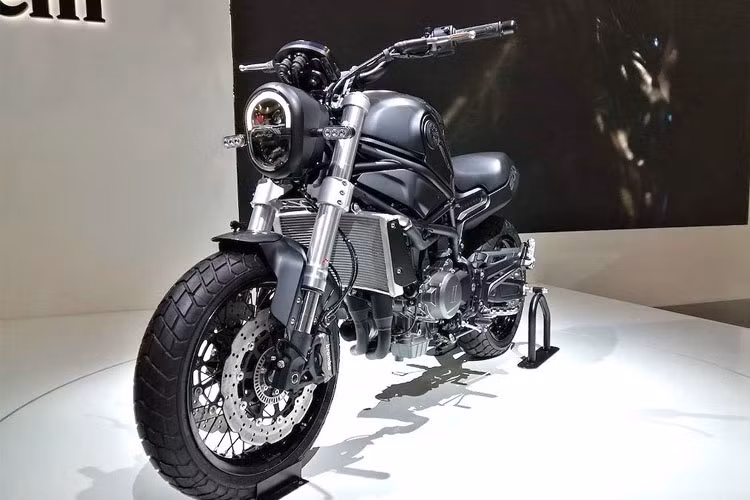 Theo đó, ở phiên bản ý tưởng Benelli Leoncino 800 mới vẫn chưa thực sự được hoàn thiện nhưng vẫn khá thu hút bởi thiết kế mạnh mẽ, cá tính.