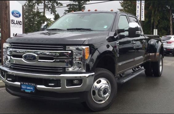 Giá bán Ford F-350 Super Duty Lariat CrewCab tại Việt Nam hiện vẫn đang còn ẩn số. Tuy nhiên, ở thị trường Mỹ, Ford F-350 Super Duty Lariat CrewCab có giá 50.000 USD (khoảng 1,16 tỷ).