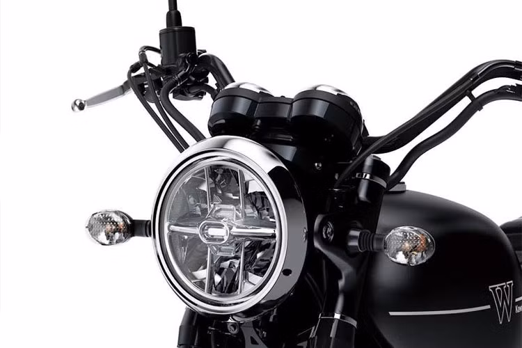 Cùng với đó, đèn pha trước được nâng cấp lên đèn LED nằm trong chóa tròn cổ điển.