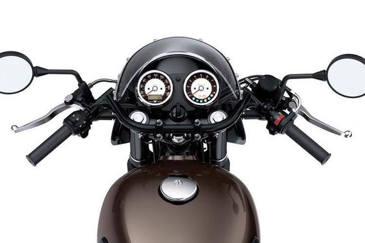 Các trang bị ở đầu xe khá giống bản W800 2019 Street.