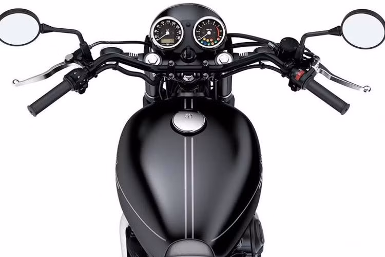 Thay vì tem nổi và má ốp cao su trên bình xăng, chiếc xe nay cũng chỉ còn logo sơn chìm.