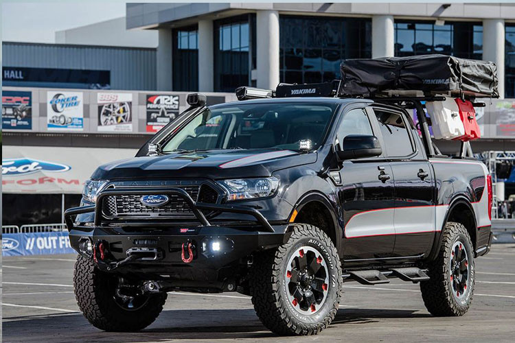 Bản độ Base Camp cho Ranger 2019 từ Ford Performance. Siêu phẩm này được bổ sung ba-đờ-sốc kèm tời điện của Warn và ống thở từ Ford Performance.