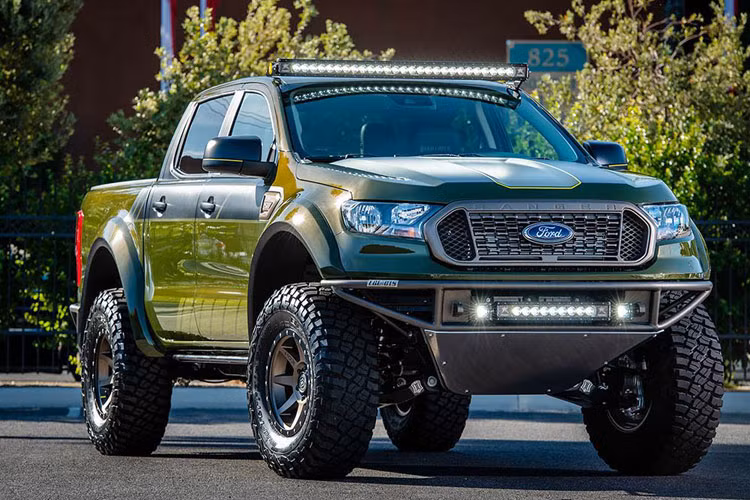 Bản độ Baja-Forged của LGE CTS là chiếc Ranger hiếm hoi không được trang bị hệ thống treo từ BDS và Fox. Xe chỉ được nâng cấp phuộc với giảm xóc điều chỉnh từ xa và các tay đòn nhôm CNC.