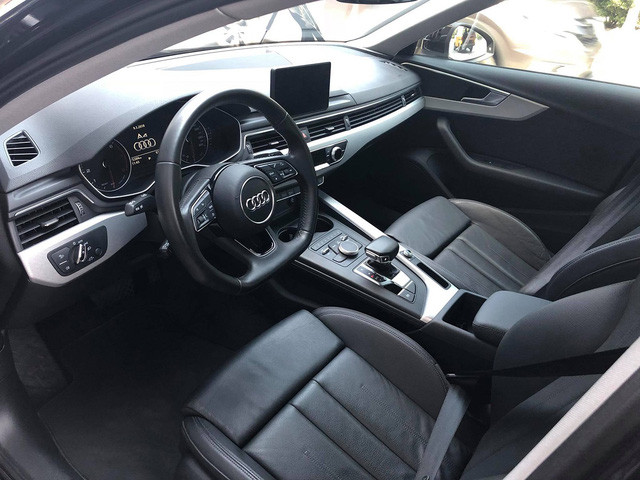 Một số trang bị tiêu chuẩn như ghế ngồi thể thao, hệ thống chiếu sáng LED.